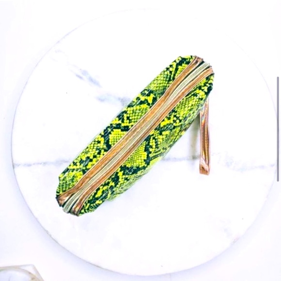 HP⭐️Neon yellow python print wristlet - Picture 3 of 8
